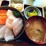 味処いずみ  - 海鮮丼 竹