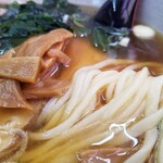 中国手打拉麺 馬賊 - 麺・表情。