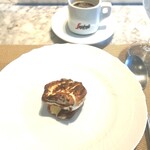 La Brianza - ズッパイングレーゼ。カスタードにショコラ部分とベリー部分もある層になったクリームをベースに炙りメレンゲトッピング。まったりとしたカスタードに香ばし軽やかふんわりメレンゲ、口溶けておいしかった～