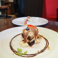 Serafina NEW YORK さいたま新都心店 - 手前ティラミスと奥リコッタチーズケーキ