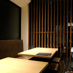 恵比寿 CRAFT - 入口にテーブル席席