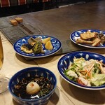 ALLEY - 生ビールと前菜(焼き野菜)サラダ(ナッツドレッシング)