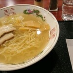 みよしの - こだわりの塩ラーメン(￥520)。
            シンプルで食べやすい味です。