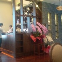 倶楽湾 - 開店当初は有名人から沢山のお花が届いていました。
