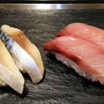 魚がし日本一 - しめさば、いなだ 各一貫100円(税別)