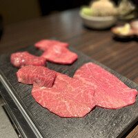 焼肉うしごろ 銀座並木通り店 - 究極の黒タン、厚切りハラミ、シンシン
