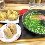 はなちゃんうどん  - ゴボウ天うどん480円とかしわのおにぎり２個150円