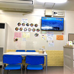 はなちゃんうどん  - テーブル席は一つでした