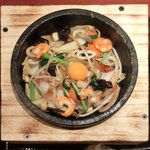 Osha Mambesakaba - 石焼海鮮あんかけご飯 1000円 の石焼海鮮ご飯