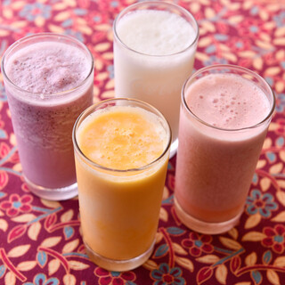 Fruit lassi is popular! A wide range of drinks unique to Indian Cuisine restaurants