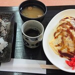 ウッディ・ハウス - オムそば＆おにぎり