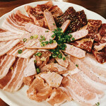 ホルモン焼肉 牛モン - 