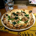 Pizzeria Bakka M'unica - ほうれん草とサルシッチャに柚子