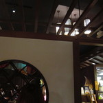 ニャー・ヴェトナム - 窓と天井