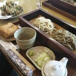 蕎麦戯 さか本 - 季節の変わり蕎麦御膳 1200円 税込み  柿の葉切りと挽きぐるみ二種類の蕎麦 桜えびと菊菜のかき揚げ天添え