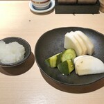 焼鳥 おみ乃 - おろし + 漬物