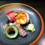 伊勢鮨 - おたる盛り（￥1320）。シャコ・タコの桜煮・アワビやわらか煮の三点盛り