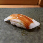 伊勢鮨 - 小樽・水だこ（￥374）。たっぷり塗ったツメと山わさびで。すごい迫力！