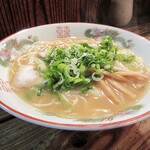 Ramen Ya - 「ラーメン」横から。