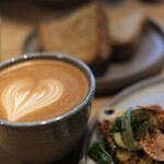 REVIVE KITCHEN THREE AOYAMA - カフェラテ