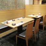 Teuchi Soba Ooishi - 店内の様子、テーブル席。　　　　　2020.12.01