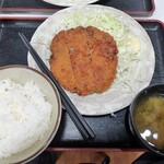 朝挽もつ焼　芝浦本家 - 自家製メンチカツ定食