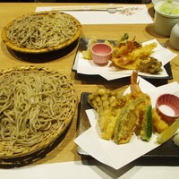 手打ちそば 大石 - 天ぷらせいろ 大盛り 1,810円 + 相盛り 100円 ＝ 1,910円（以下 税別）。　　　　　2020.12.01