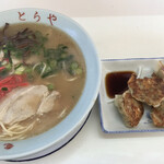 とらやラーメン - ラーメンセット＝７３０円 税込
おにぎりは後から・・