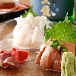 新鮮なコーチンのお刺身や、親子丼や焼き物「かしわ」もおすすめ