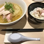 麺屋一燈 - 地鶏そば〜新得地鶏(塩)＋小ライス