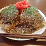 Hiroshima Fuu Okonomiyaki Mukago - そば入り焼きクワトロ（4玉）　なかなか食べるのがたいへんなボリュームなのミャ