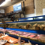 魚がし - 帆立 鮑 真ツブの水槽　シーズンになれば雲丹も入ります