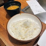 お好み焼き･鉄板焼き 大阪 めっせ熊 - ご飯とお味噌汁