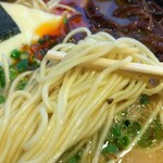 麺屋 双喜 - 麺の茹で加減は普通です。こんな感じ。
