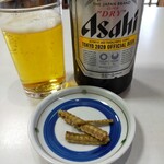 川勝 - ビールに骨せんべい付き