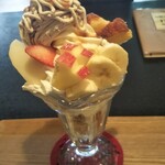 喫茶 あじさい - キャラメルリンゴモンブランパフェ。