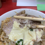 ラーメン二郎 - ありゃ〜チーズ布団被って可愛いこと❣️