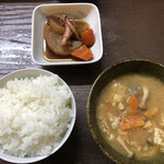 居喰処 光 - 2020/12/02
      本日の日替り 豚汁定食 500円