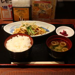 Mizutakiyakitoritorigyouzatoriichizu - よだれ鶏定食
