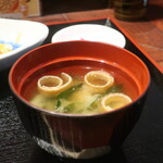 Mizutakiyakitoritorigyouzatoriichizu - 麩とわかめのみそ汁