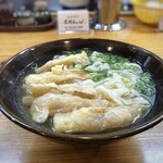 葉隠うどん - ◆牛蒡好きですので「ごぼう（450円：税込）を。 2分ほどで提供されます。お隣の方が「葱増し」と言われたので、いろんな技があるのねと感心する初心者。 汁が熱くて火傷しそうになり、、猫舌を忘れておりました。(@@;) 汁は薄味ですが、鰹出汁の旨味を感じます