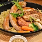 城町食堂 - 料理写真:名物！肉盛り3種