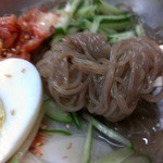 韓国料理 サムギョプサル どやじ - 辛冷麺　麺アップ(2012/08)