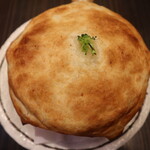 141940312 - バジルチキンとリコッタ＆モッツァレラチーズの パイ包みスープカレー