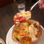 141940317 - バジルチキンとリコッタ＆モッツァレラチーズの パイ包みスープカレー　アップ