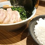 横浜ラーメン 渡来武 - 