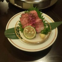荒井屋 本店 - もも肉とは思えない程のサシ…！