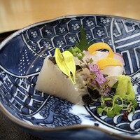 和食堂 山里 ホテルオークラ福岡 - ＊鰆は大好きですので頂けるのが嬉しい。鯛も程よい熟成で、どちらもいい味わいでした。