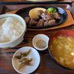 肉酒場寿楽 - サイコロステーキ