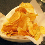 BAR ChefTENDER - 揚げたて！ポテトチップス(600円)